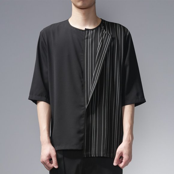 short-sleeved T-shirt